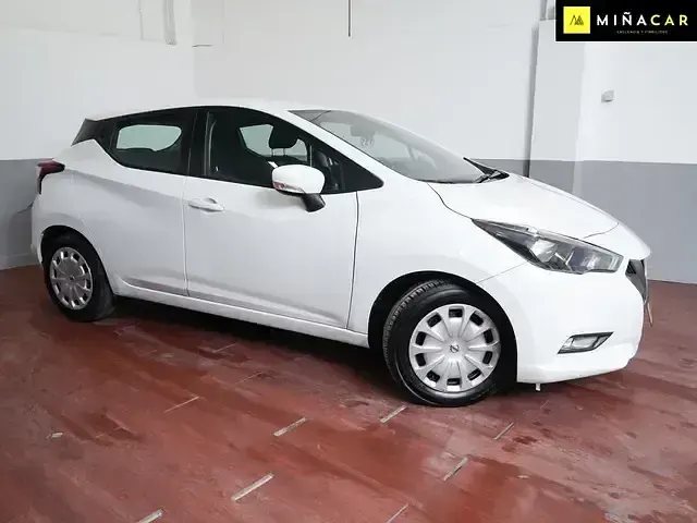 Begagnad Nissan Micra Acenta 92 HK (67 kW) 2023 Vit Sedan