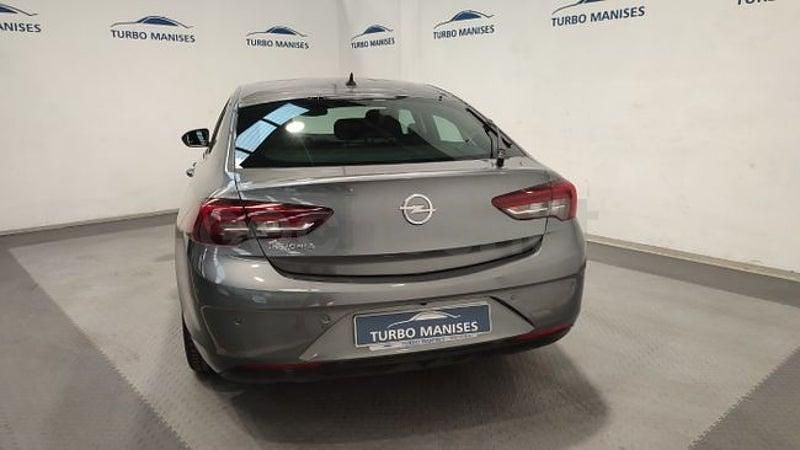 Usado Opel Insignia Innovation 165 CV (121 kW) 2020 Gris / plata Berlina