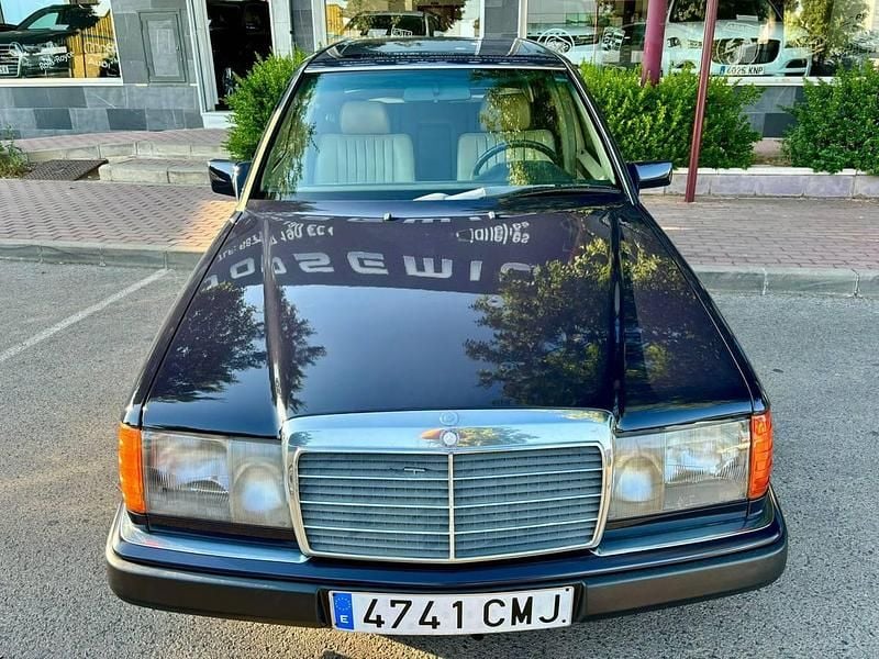 Usado Mercedes E300 147 CV (108 kW) 1989 Azul Berlina