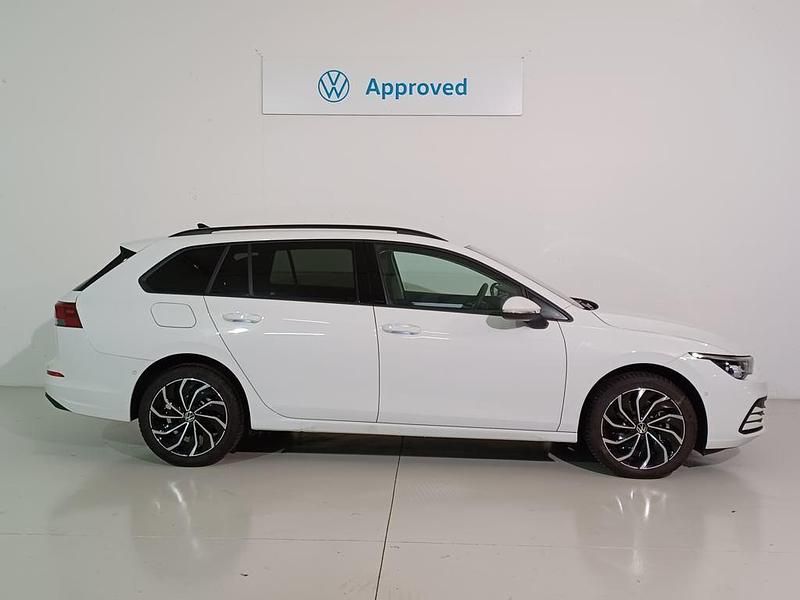 Usado VW Golf VIII Life 115 CV (84 kW) 2024 Blanco Familiar
