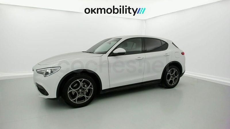 Usado Alfa Romeo Stelvio Sprint 160 CV (117 kW) 2022 Blanco SUV
