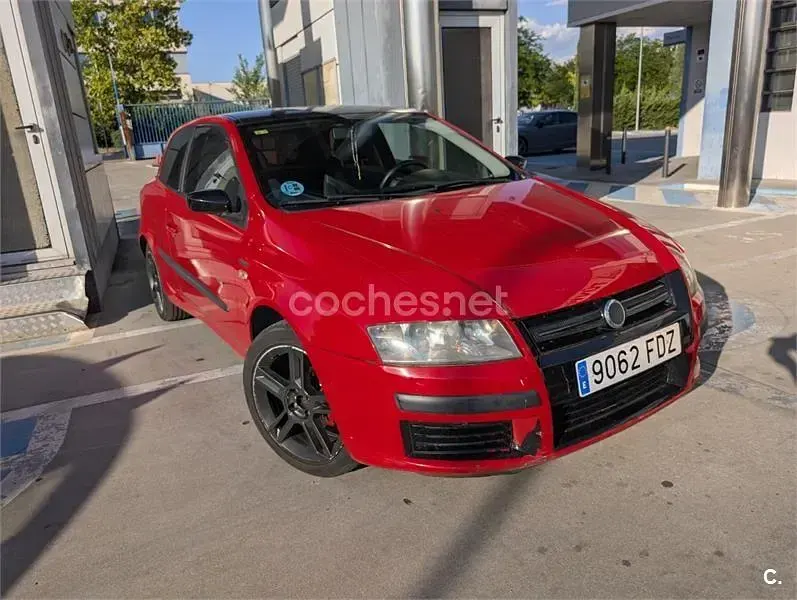 Usado Fiat Stilo Feel 95 CV (69 kW) 2006 Rojo Berlina