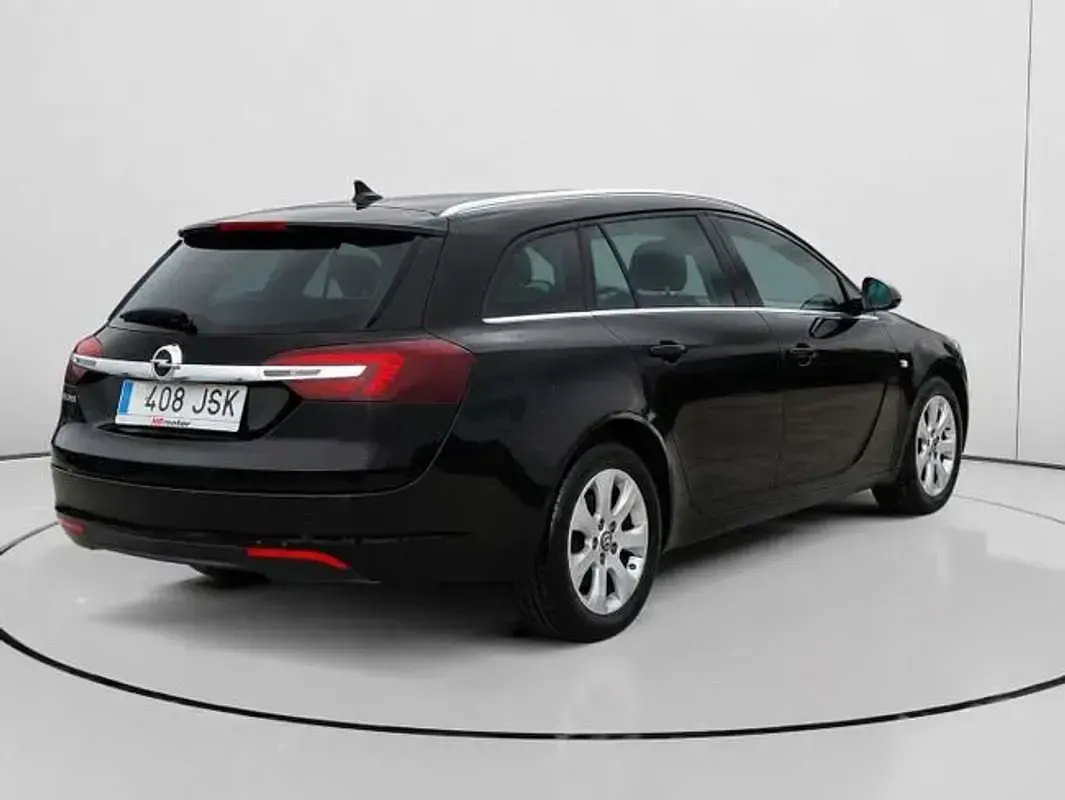 Usado Opel Insignia Business 136 CV (100 kW) 2016 Negro Familiar