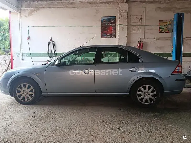 Usado Ford Mondeo Trend 130 CV (95 kW) 2007 Azul Berlina