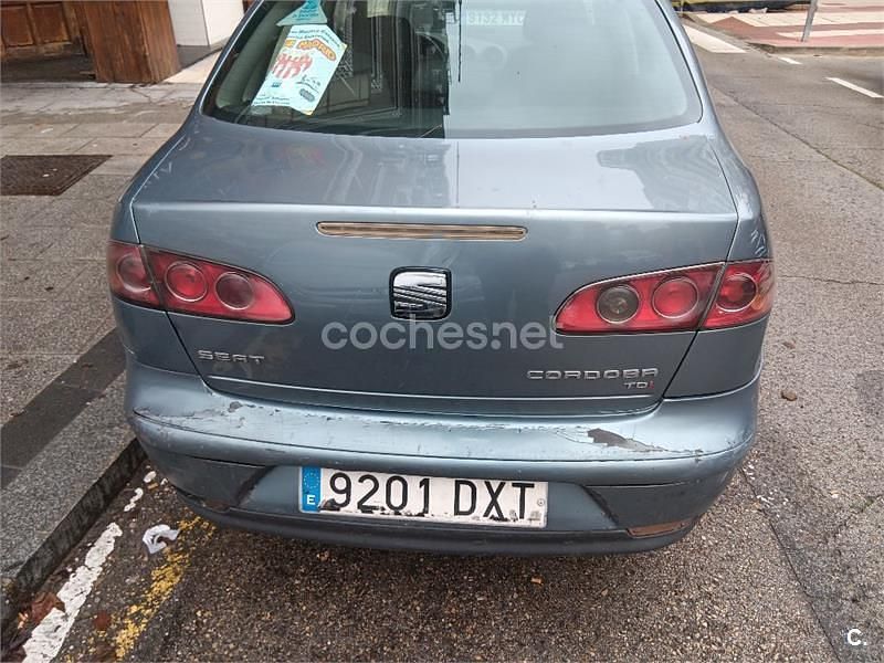 Usado Seat Cordoba 100 CV (73 kW) 2006 Azul Berlina