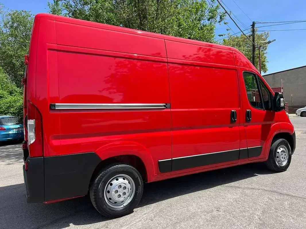 Usado Opel Movano S 140 CV (102 kW) 2023 Rojo Van