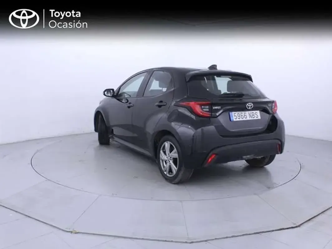 Usado Toyota Yaris Active 116 CV (85 kW) 2025 Negro Utilitario
