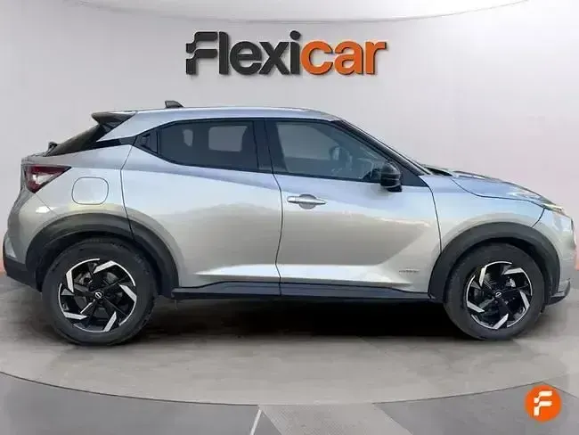 Käytetty Nissan Juke N-Connecta 143 HP (105 kW) 2023 Harmaa Katumaasturi