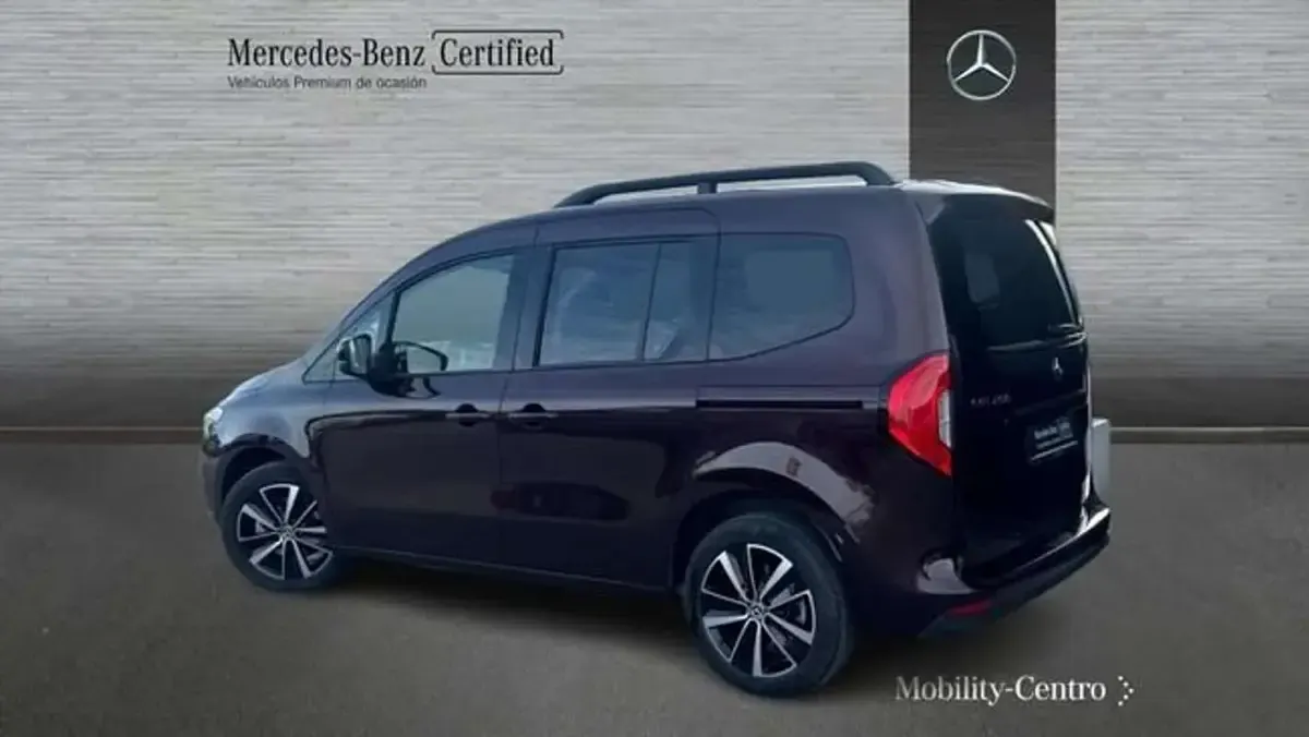 Usado Mercedes EQT200 2023 Rojo Monovolumen