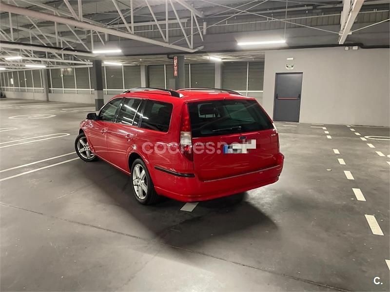Usado Ford Mondeo Titanium 130 CV (95 kW) 2007 Rojo Familiar