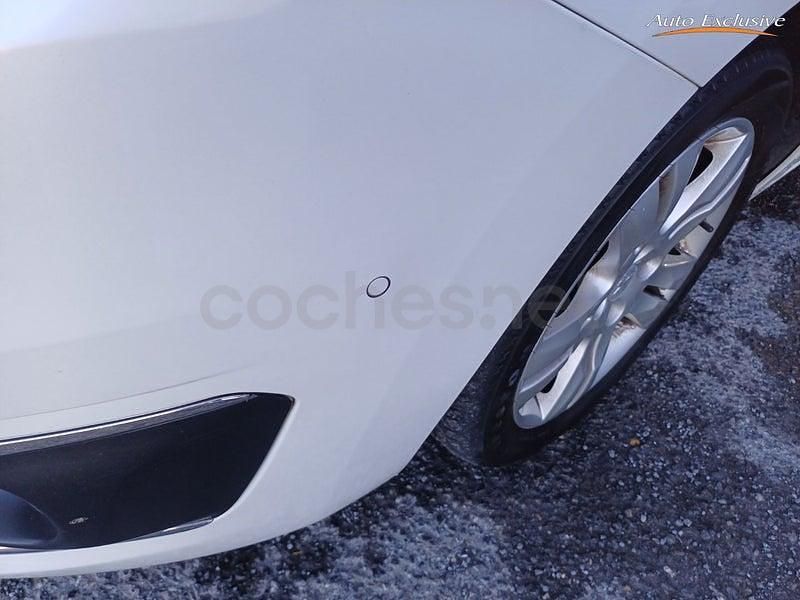 Usado Peugeot 5008 Allure 120 CV (88 kW) 2014 Blanco Monovolumen