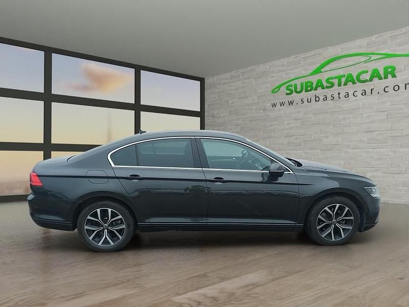 Usado VW Passat Executive 150 CV (110 kW) 2020 Gris metalizado Berlina
