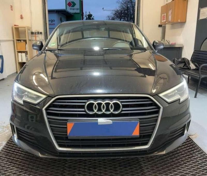 Usado Audi A3 Sportback Comfort 150 CV (110 kW) 2017 Negro Utilitario