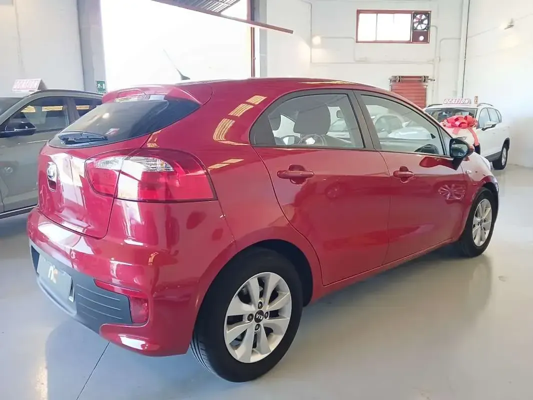 Usado Kia Rio Plus 101 CV (74 kW) 2017 Burdeos Utilitario