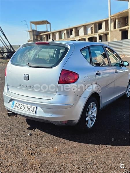 Usado Seat Altea Reference 102 CV (75 kW) 2007 Azul Monovolumen