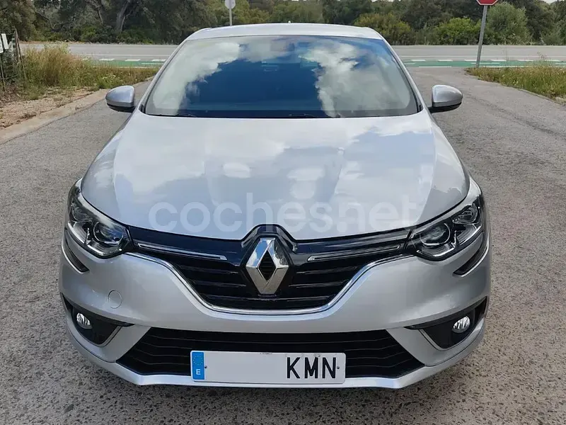 Usado Renault Mégane IV LIMITED 100 CV (73 kW) 2018 Gris / plata Berlina