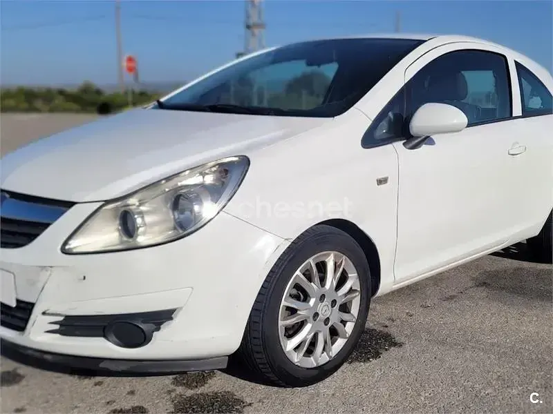 Usado Opel Corsa Enjoy 80 CV (58 kW) 2009 Blanco Utilitario
