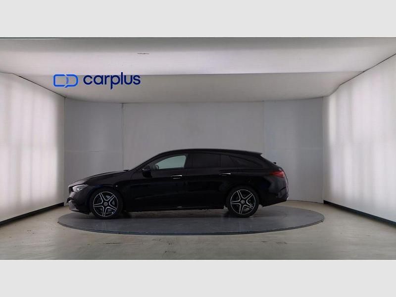 Usado Mercedes CLA200 150 CV (110 kW) 2024 Negro cosmos (metalizado) Utilitario