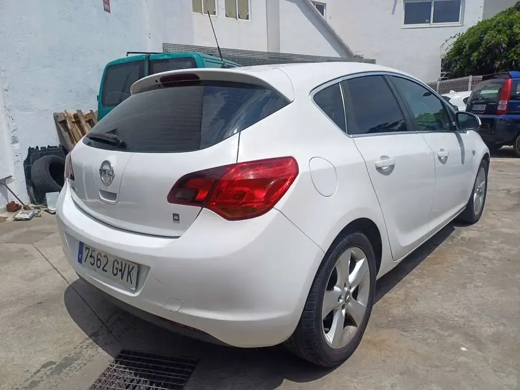 Usado Opel Astra Energy 116 CV (85 kW) 2010 Blanco Utilitario