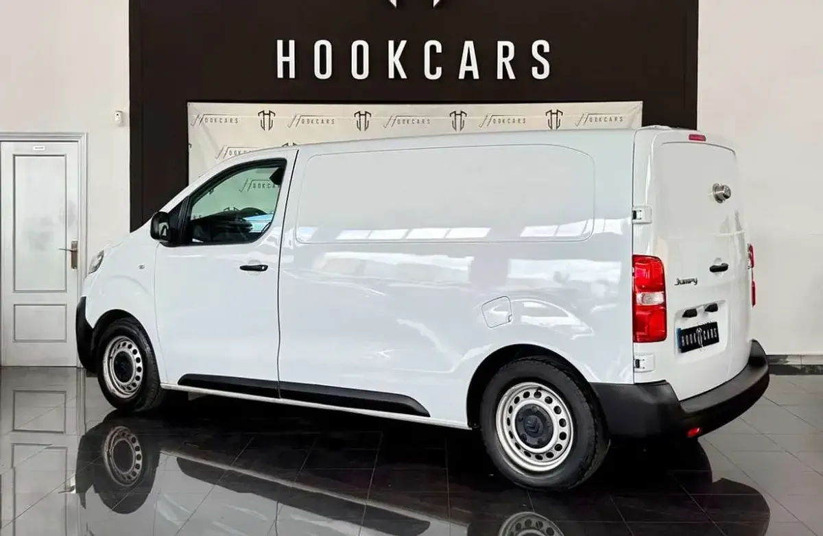 Usado Citroën Jumpy 120 CV (88 kW) 2024 Blanco Monovolumen