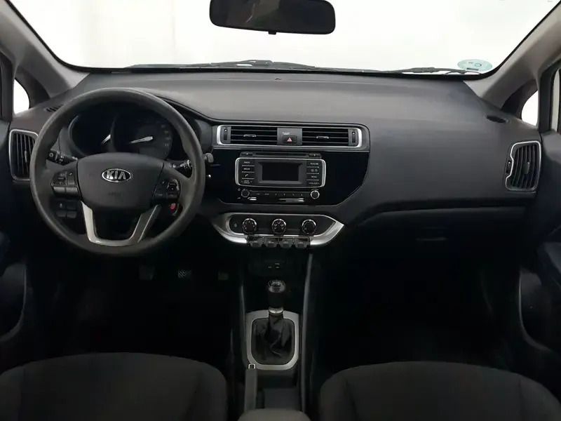 Usado Kia Rio 84 CV (61 kW) 2017 Blanco Berlina