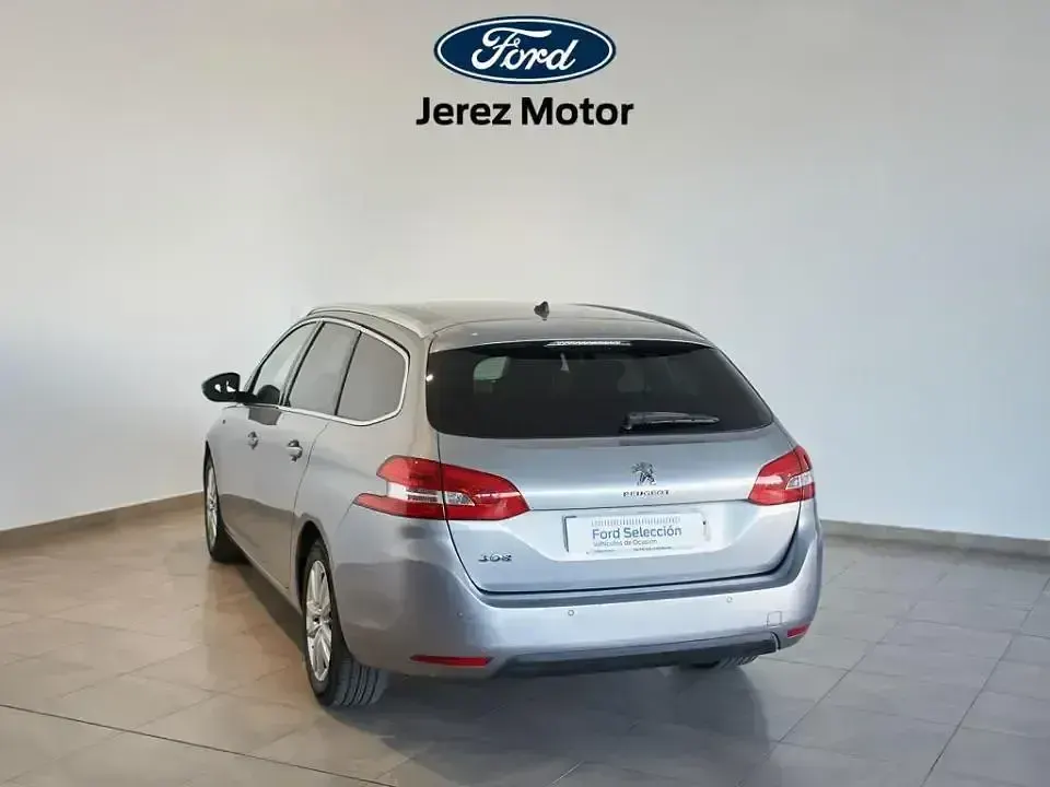 Usado Peugeot 308 Allure 130 CV (95 kW) 2015 Gris Familiar