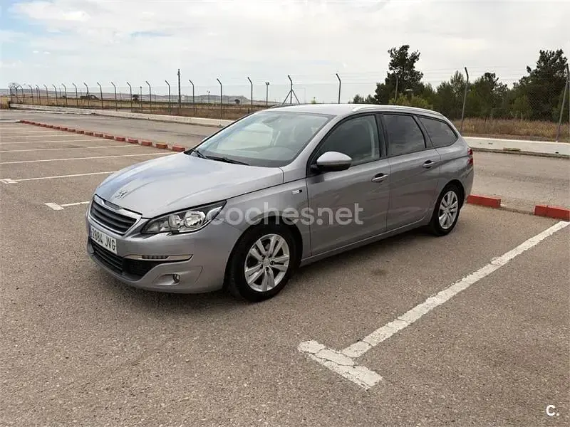 Usado Peugeot 308 SW Style 120 CV (88 kW) 2016 Gris / plata Familiar