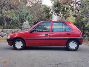Usado Peugeot 106 60 CV (44 kW) 1994 Rojo Utilitario
