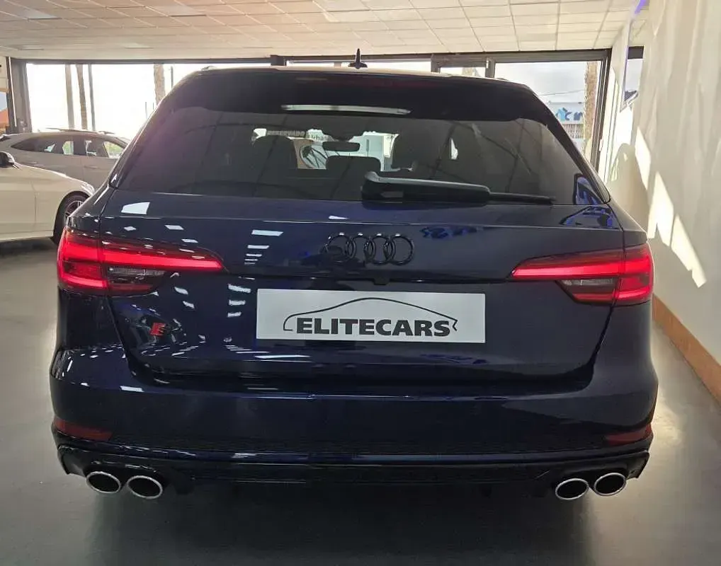 Usado Audi A4 S-Line 150 CV (110 kW) 2019 Azul Familiar