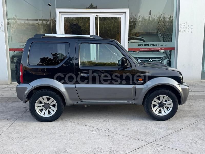 Negro Usado 2010 Suzuki Jimny SUV | 13.999 € (Precio justo) - Imagen 1/4