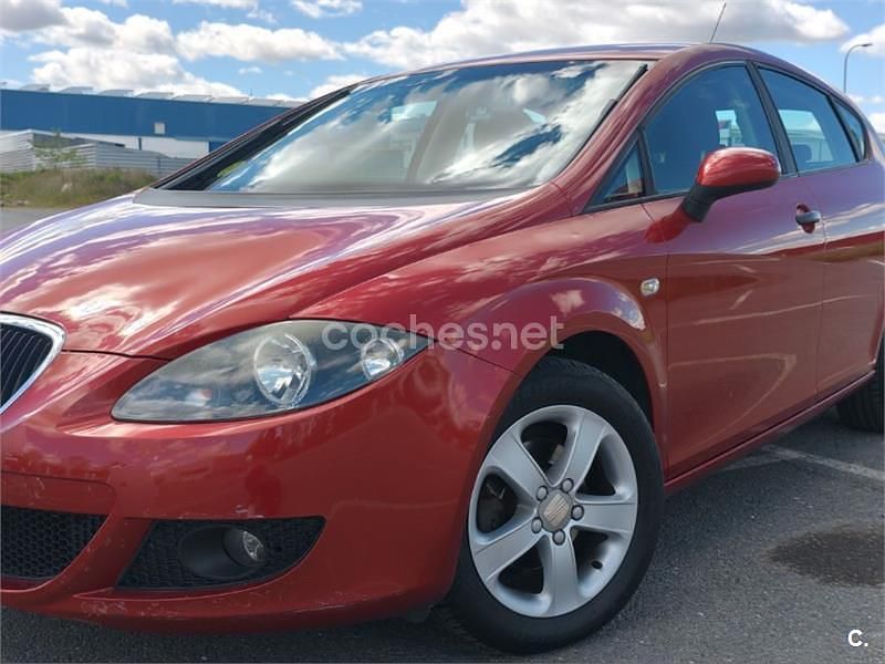 Usado Seat Leon Reference 105 CV (77 kW) 2008 Granate Utilitario