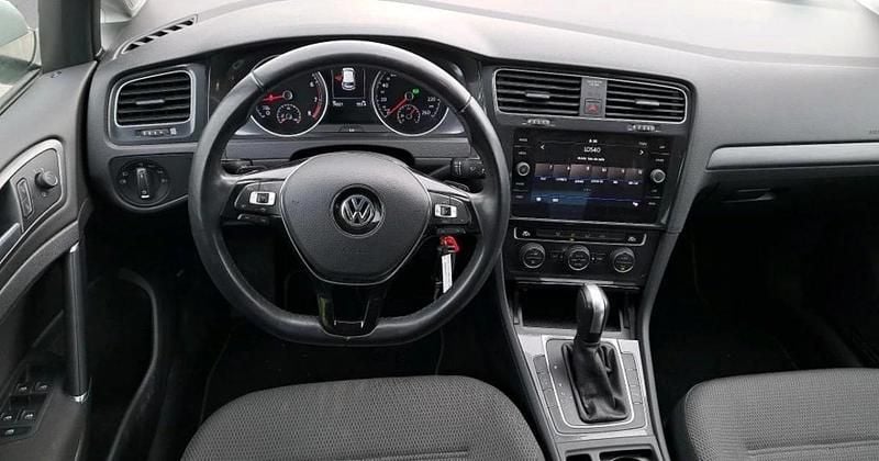 Begagnad VW Golf VII Advance 150 HK (110 kW) 2020