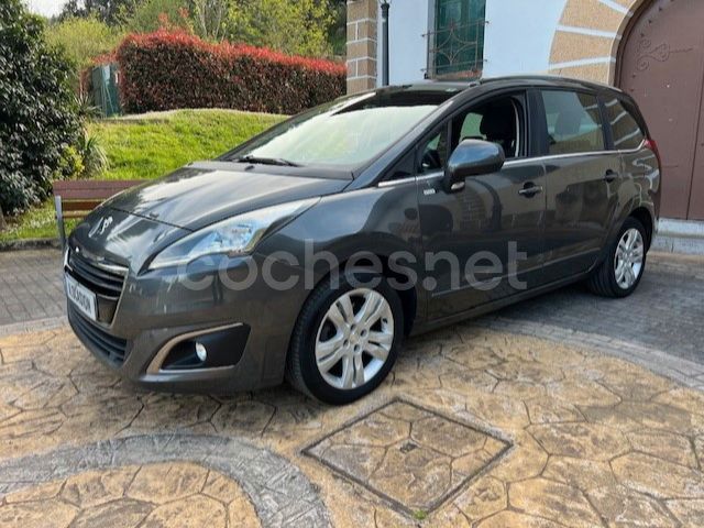 Gris / plata Usado 2016 Peugeot 5008 Style Monovolumen | 8999 € (Precio justo) - Imagen 1/4