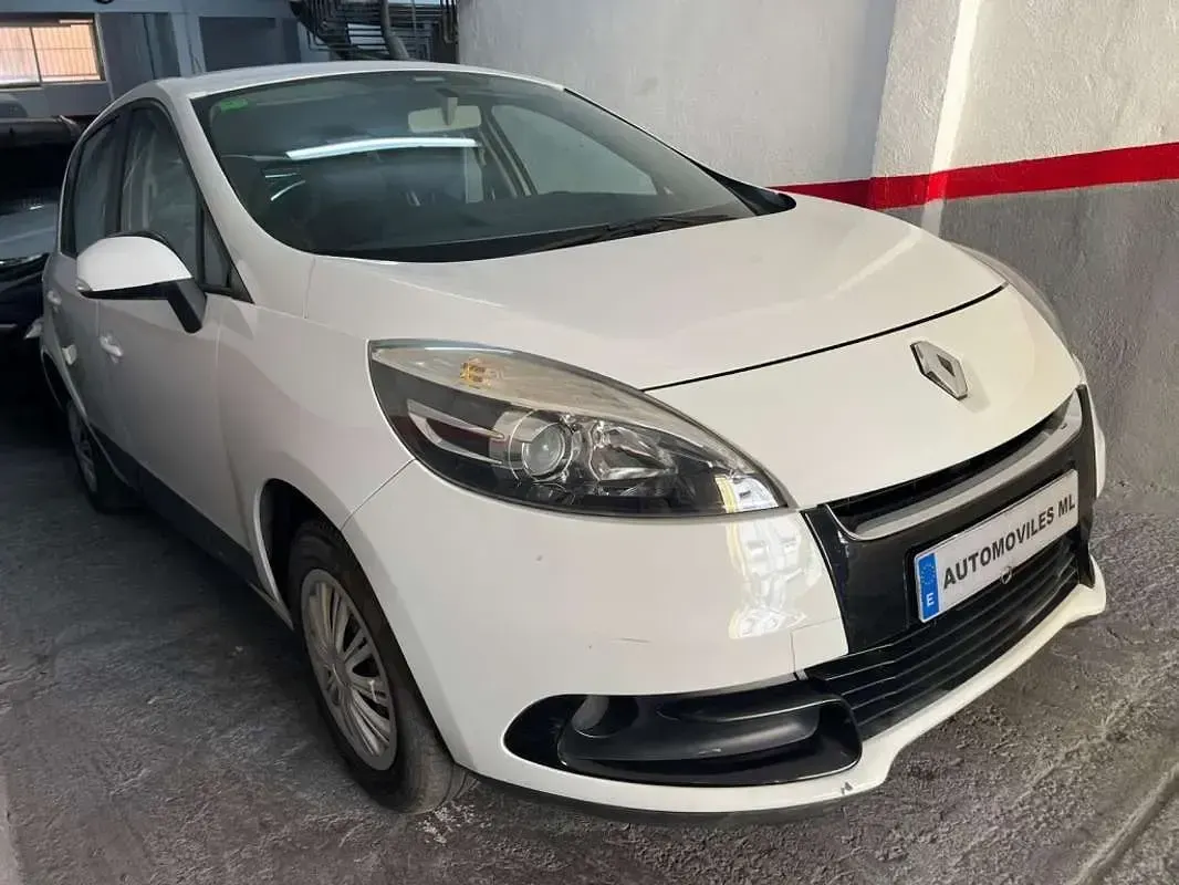 Usado Renault Scénic III 110 CV (80 kW) 2012 Blanco Monovolumen