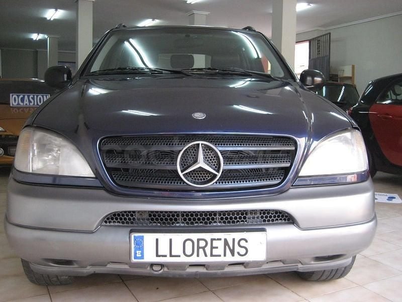 Usado Mercedes ML320 218 CV (160 kW) 1999 Azul SUV