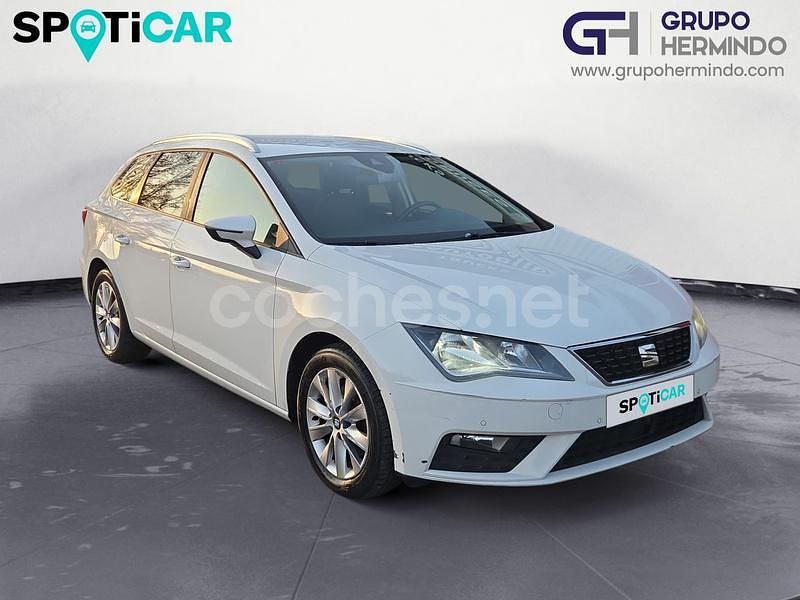 Usado Seat Leon Style 130 CV (95 kW) 2020 Blanco Familiar