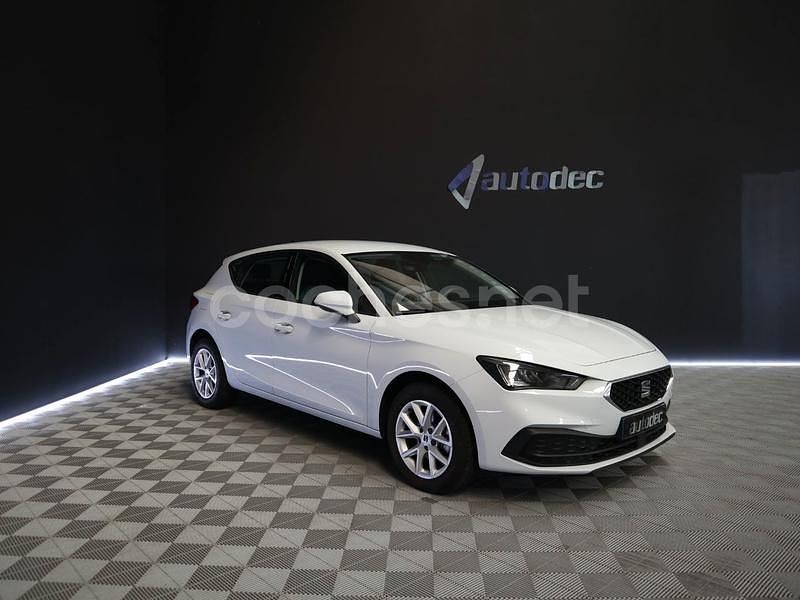 Usado Seat Leon Style 110 CV (80 kW) 2024 Blanco Berlina