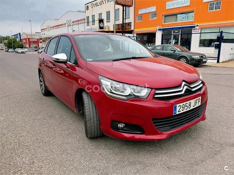 Usado Citroën C4 Feel 99 CV (72 kW) 2015 Rojo Berlina