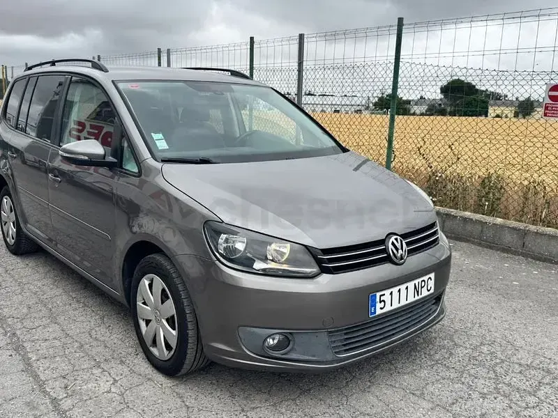 Usado VW Touran Edition 105 CV (77 kW) 2011 Beige Monovolumen