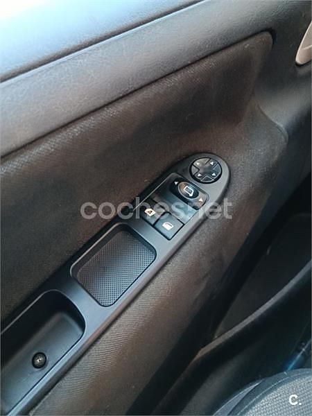 Usado Peugeot 207 75 CV (55 kW) 2008 Gris / plata Berlina