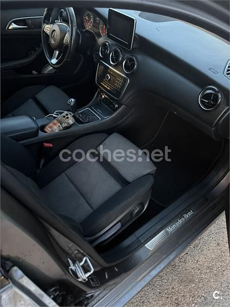 Usado Mercedes A180 Style 109 CV (80 kW) 2016 Gris / plata Berlina