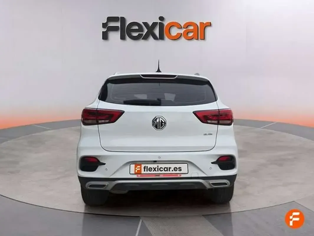 Usado MG ZS Luxury 111 CV (81 kW) 2023 Blanco SUV