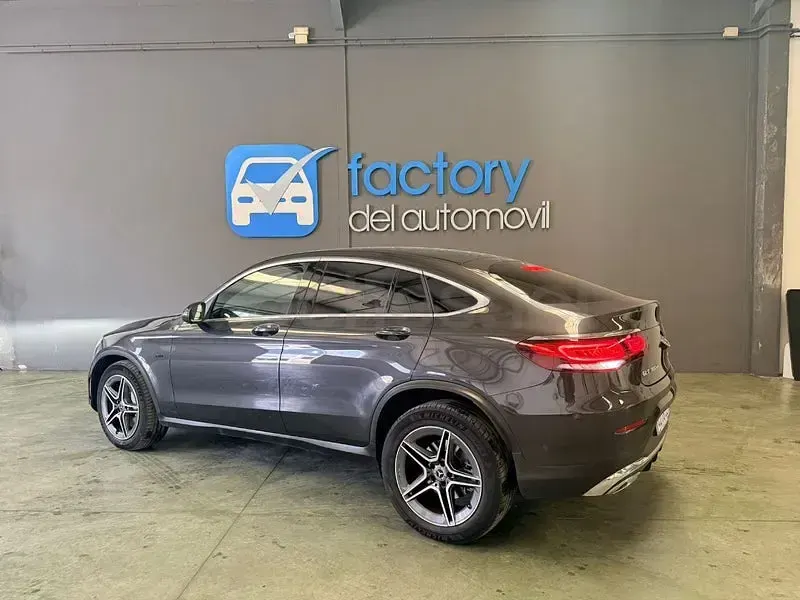 Usado Mercedes GLC300e 306 CV (225 kW) 2021 Gris / plata SUV