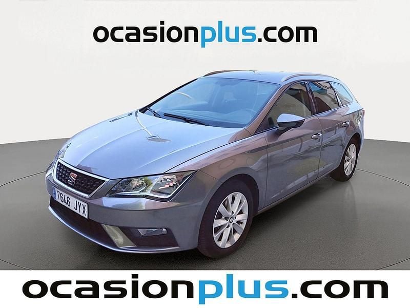 Usado Seat Leon Style Plus 115 HP (84 kW) 2017 Cinzento Monovolume