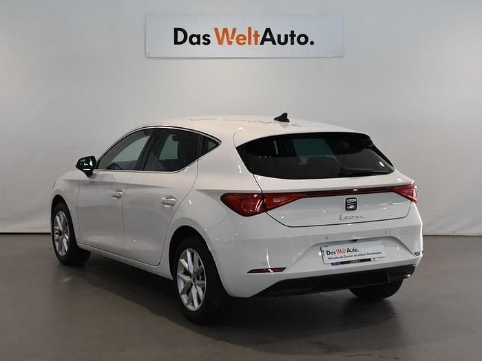 Usado Seat Leon Style 116 CV (85 kW) 2025 Blanco