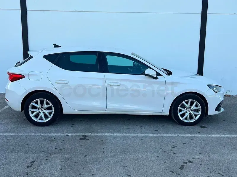Usado Seat Leon Style 115 CV (84 kW) 2020 Blanco Berlina