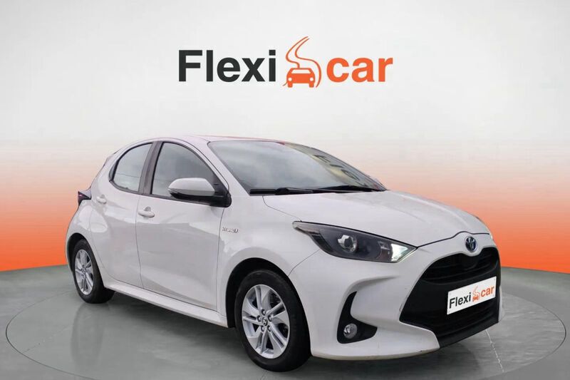 Blanco Usado 2021 Toyota Yaris Hybrid Active Berlina | 14.190 € (Buen precio) - Imagen 1/4