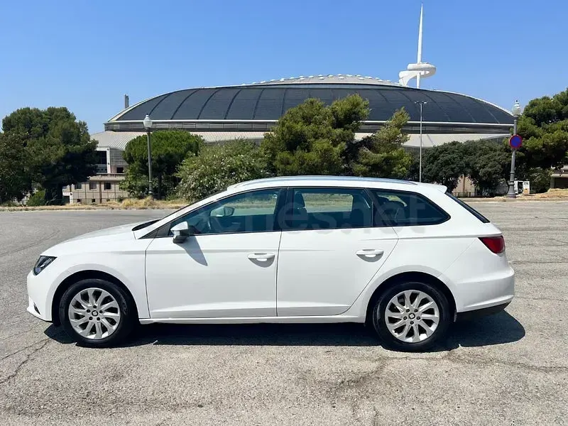 Usado Seat Leon Style 105 CV (77 kW) 2014 Blanco Familiar