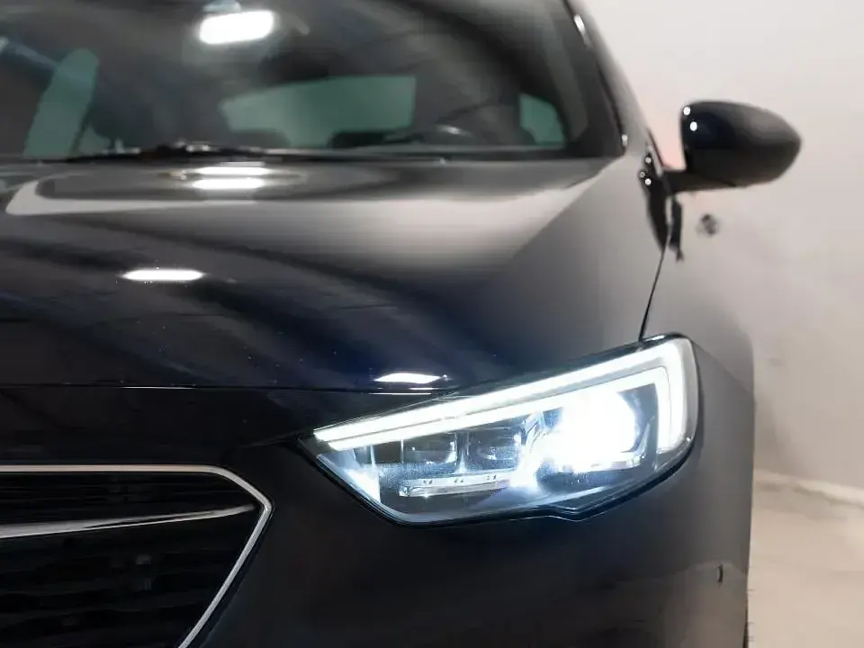 Usado Opel Insignia 165 CV (121 kW) 2018 Azul Berlina