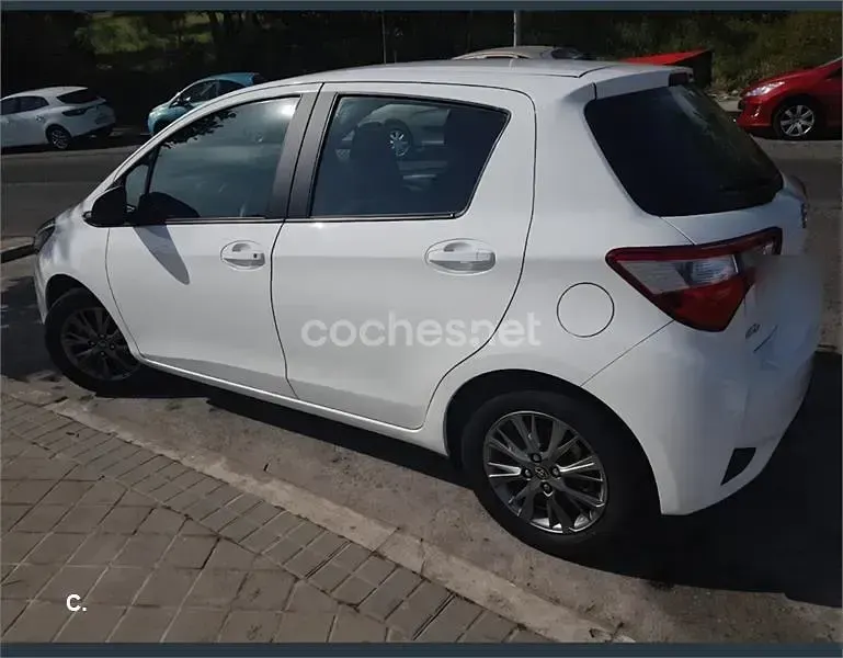Usado Toyota Yaris Active 69 CV (50 kW) 2017 Blanco Berlina